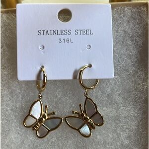 Women Butterflies earrings, color gold and white, stainless Steel , new..